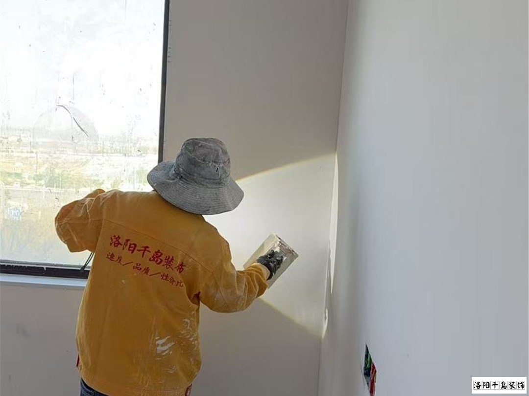 油漆工墙面打磨施工